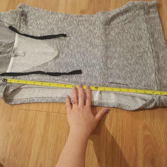 Forever 21 sleeveless, hooded pull over - Picture 5 of 6